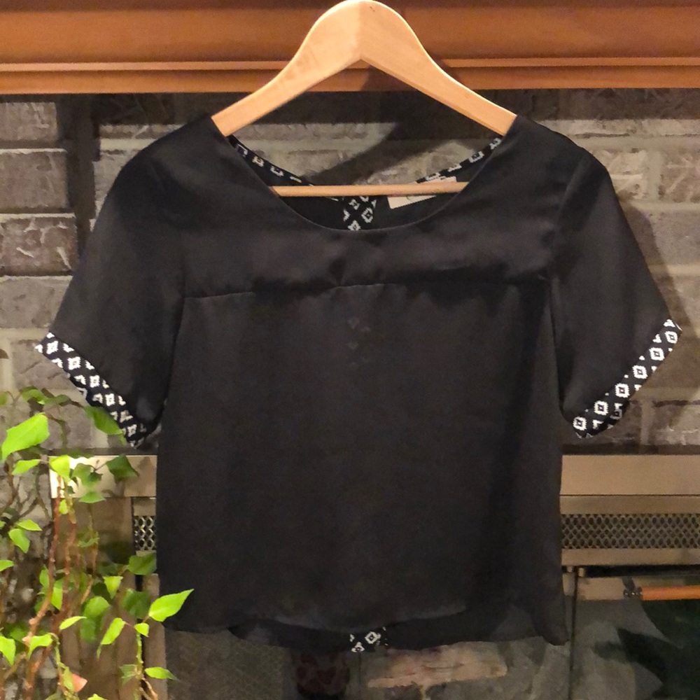 Women’s Elodie crop black blouse sz XS